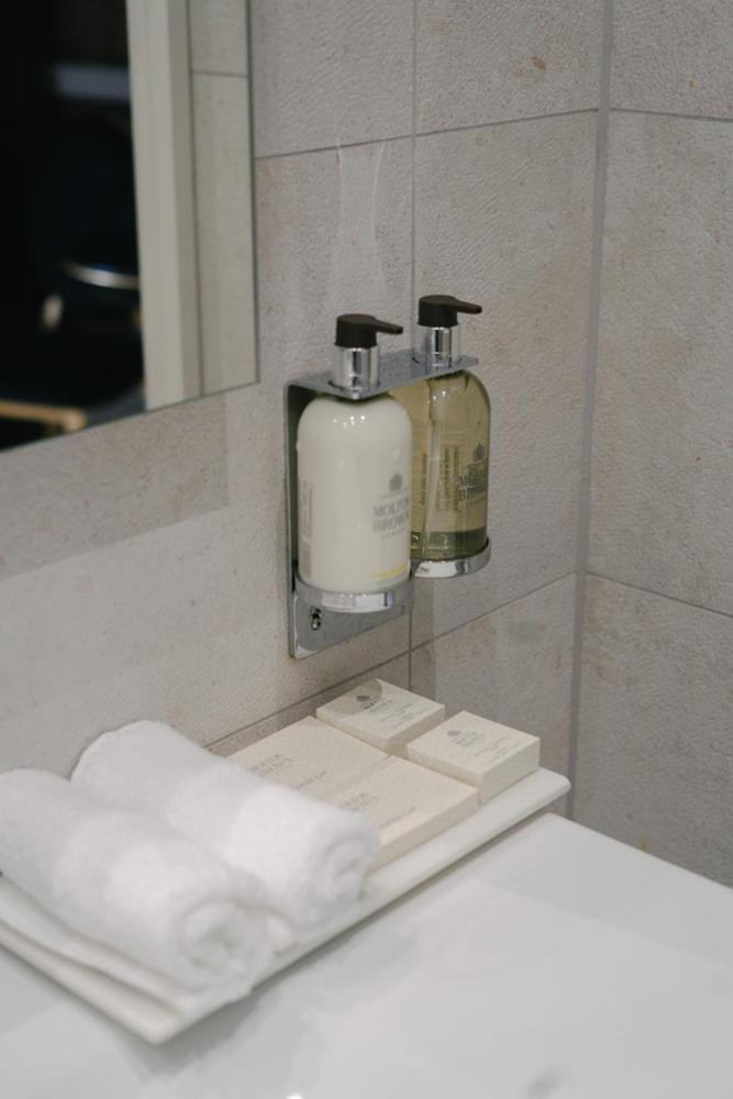 40 Winks Hospitality Hotel Дърам Екстериор снимка