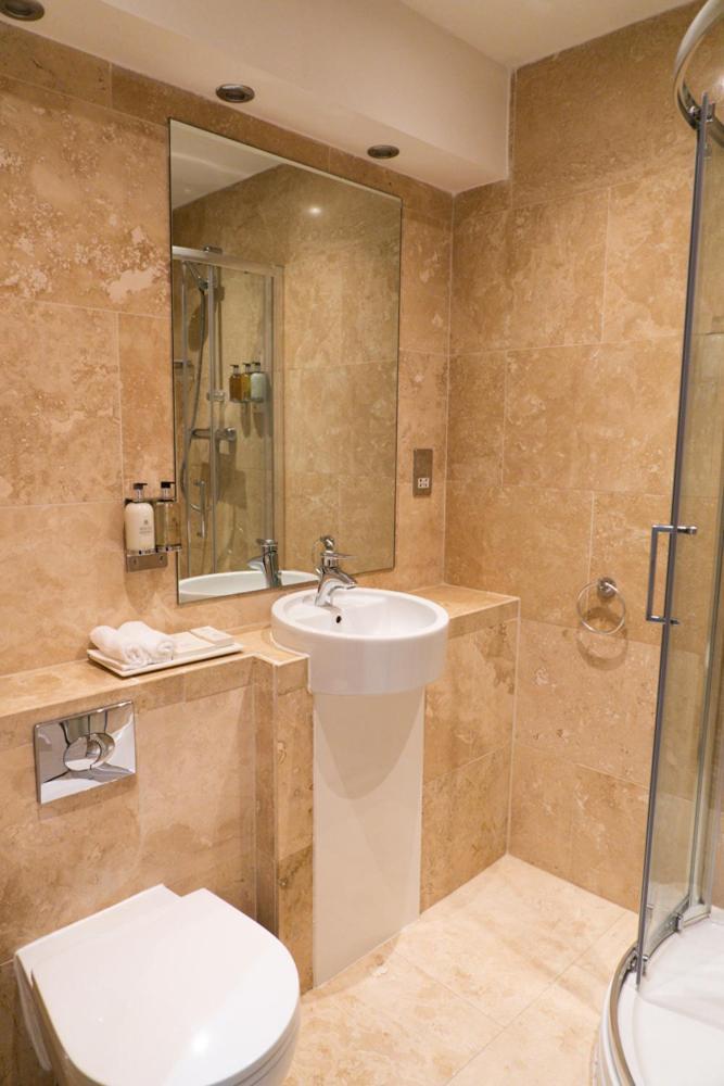 40 Winks Hospitality Hotel Дърам Екстериор снимка